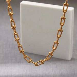 Zara NEW Gold U-shape Horseshoe Interlock Link Chain Necklace Golden Metal